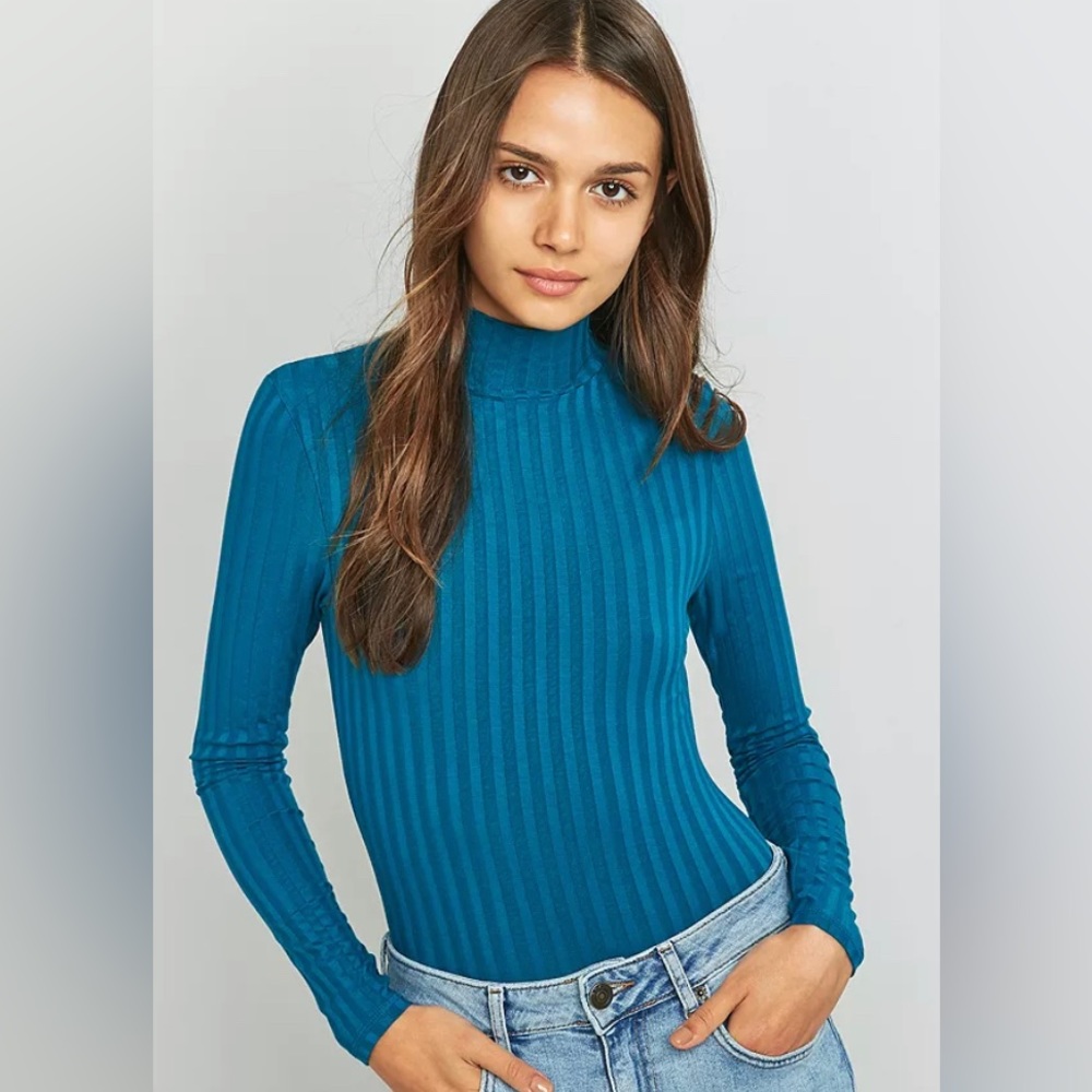 URBAN OUTFITTERS! Women’s Small Teal Turtleneck Top